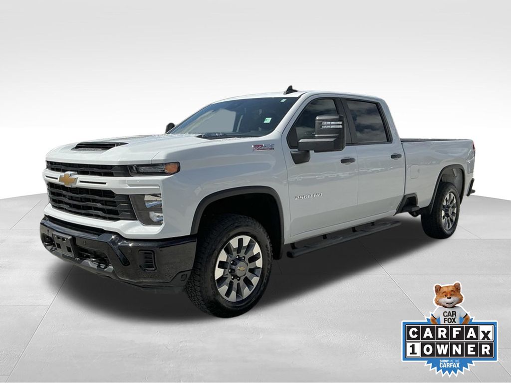 Summit White 2025 Chevrolet Silverado 2500HD Pickup Truck Four-Wheel Drive Automatic