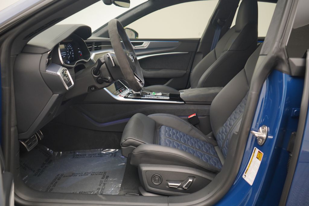 Thumbnail: 2025 Audi RS 7 - 6