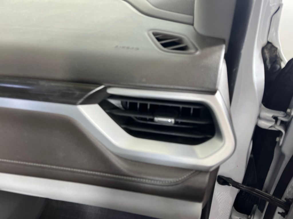 Thumbnail: 2017 GMC Acadia - 21
