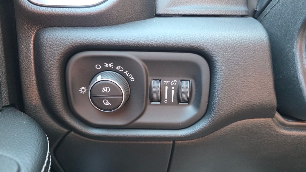 2026 RAM 2500 Laramie - Photo 28