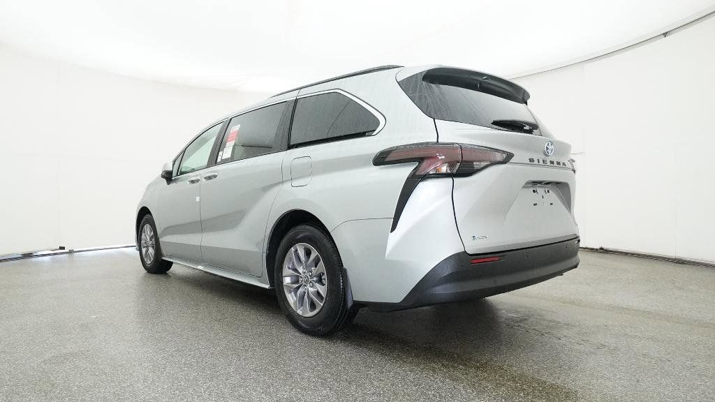 Thumbnail: 2025 Toyota Sienna - 15