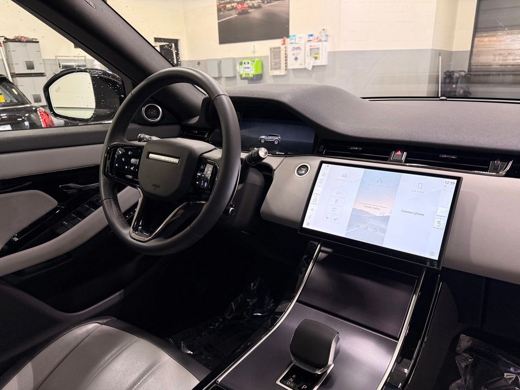 Thumbnail: 2026 Land Rover Range Rover Evoque - 30