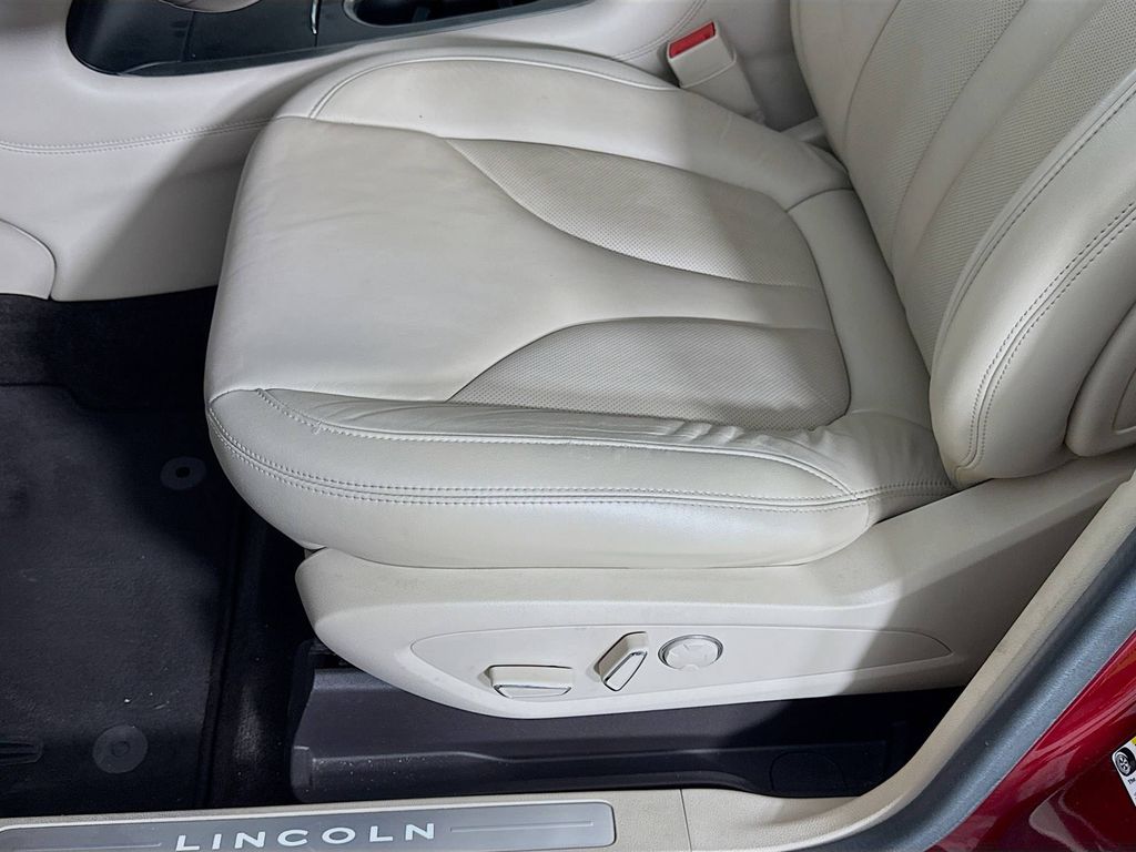Thumbnail: 2018 Lincoln MKC - 19