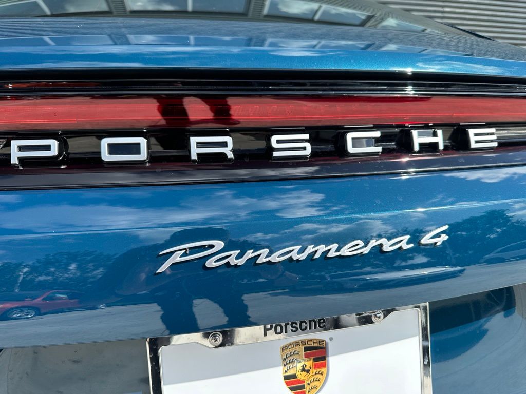 2025 Porsche Panamera  12