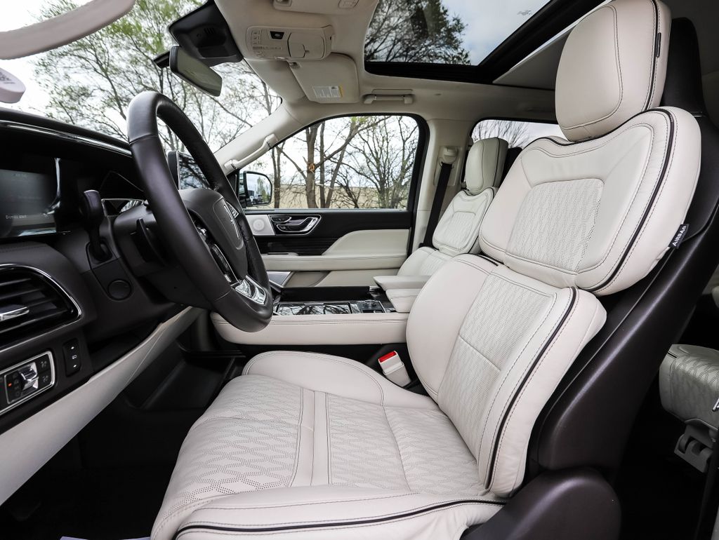 Thumbnail: 2022 Lincoln Navigator - 11