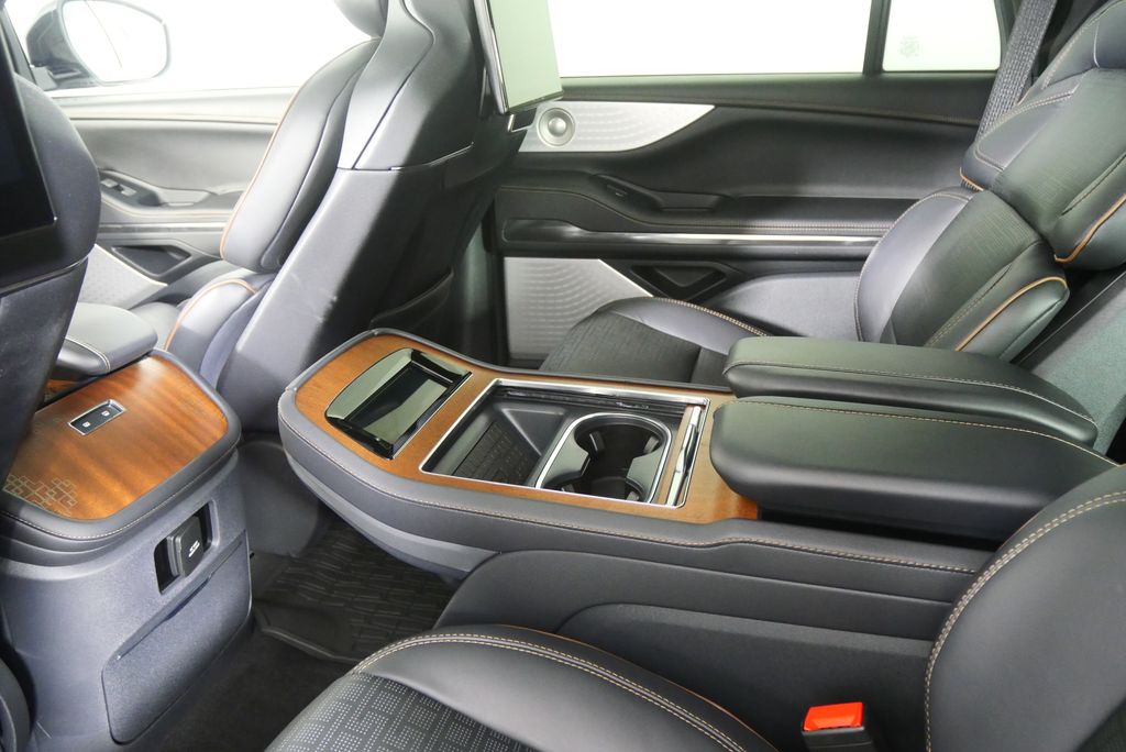 Thumbnail: 2025 Lincoln Navigator - 20