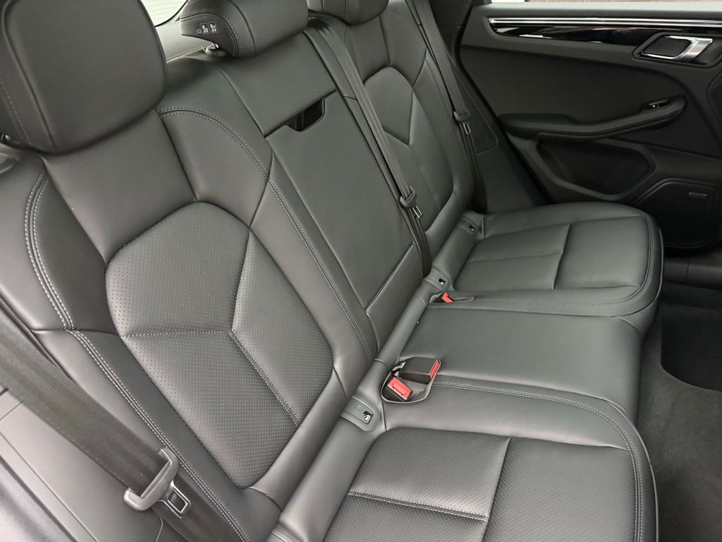 Thumbnail: 2026 Porsche Macan - 28