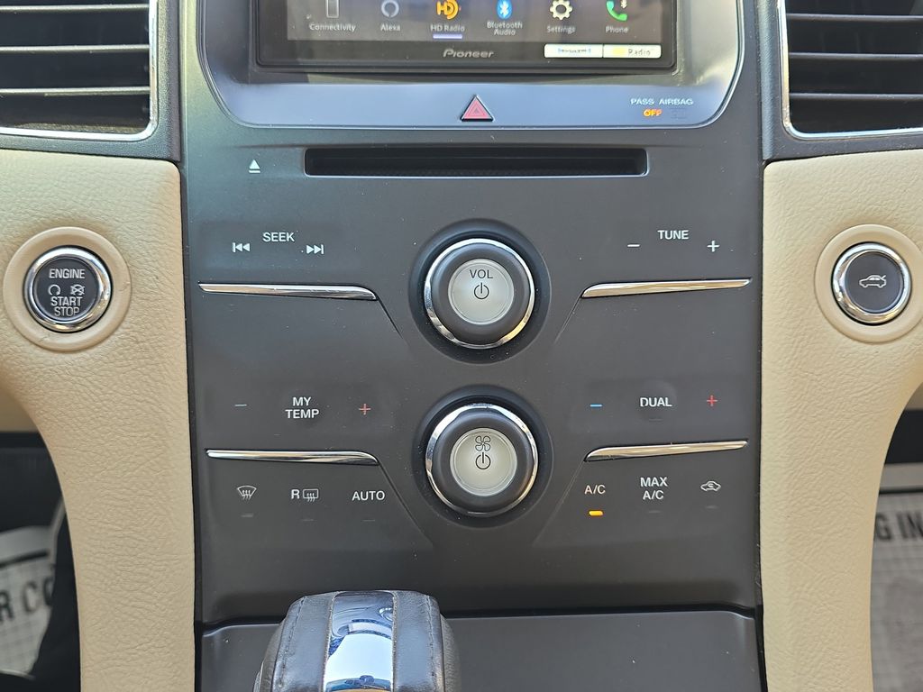 2015 Tuxedo Black Metallic Ford Taurus Limited FWD Sedan
