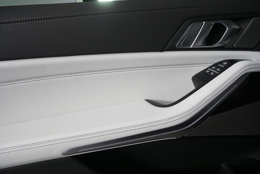 Thumbnail: 2027 BMW X7 - 13