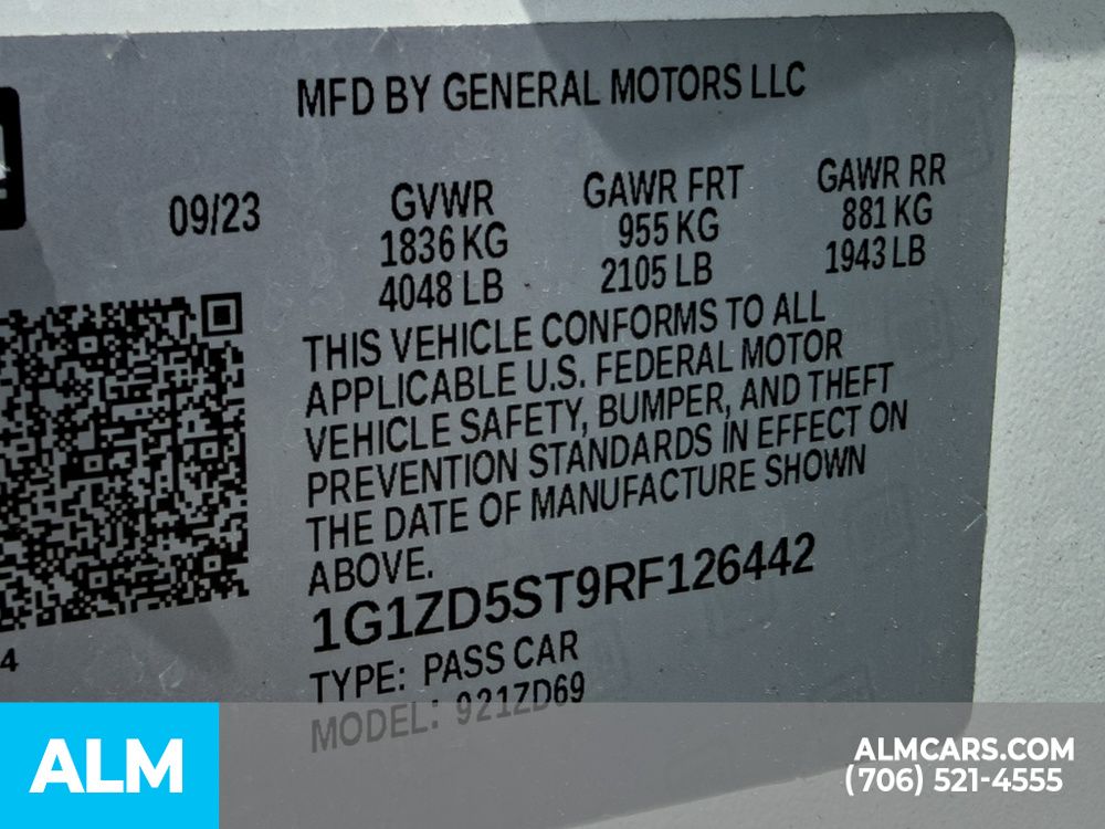 Used 2024 White Chevrolet LT image 28