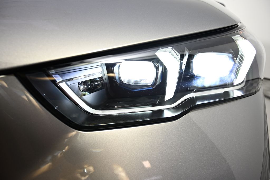 Thumbnail: 2026 BMW 5 Series - 9