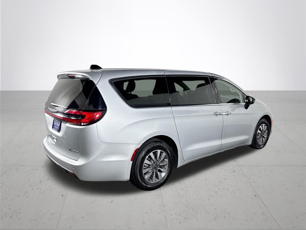 2024 Chrysler Pacifica Hybrid Select