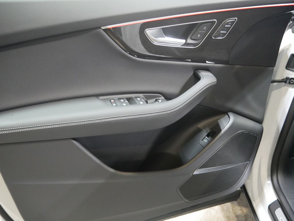 Thumbnail: 2026 Audi Q8 - 16