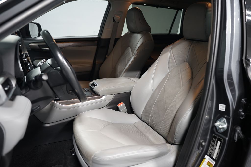 2021 Toyota Highlander Platinum 29