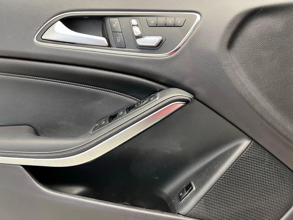 Thumbnail: 2019 Mercedes-Benz GLA - 21