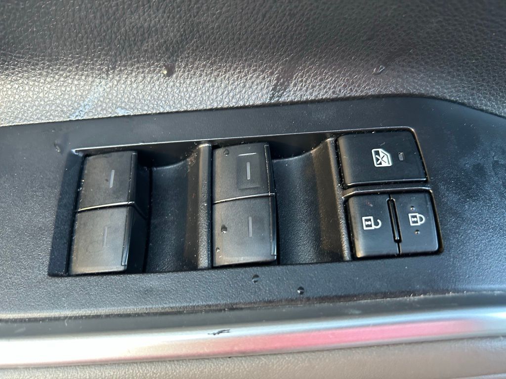 Thumbnail: 2021 Toyota Highlander - 18