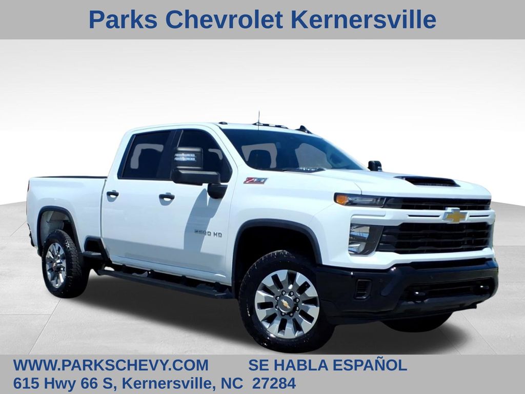 Summit White 2025 Chevrolet Silverado 2500HD Custom Crew Cab 4WD Pickup Truck Four-Wheel Drive Automatic
