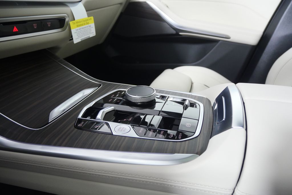 Thumbnail: 2026 BMW X7 - 27