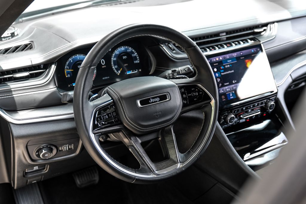 used 2022 Jeep Grand Cherokee car, priced at $31,834