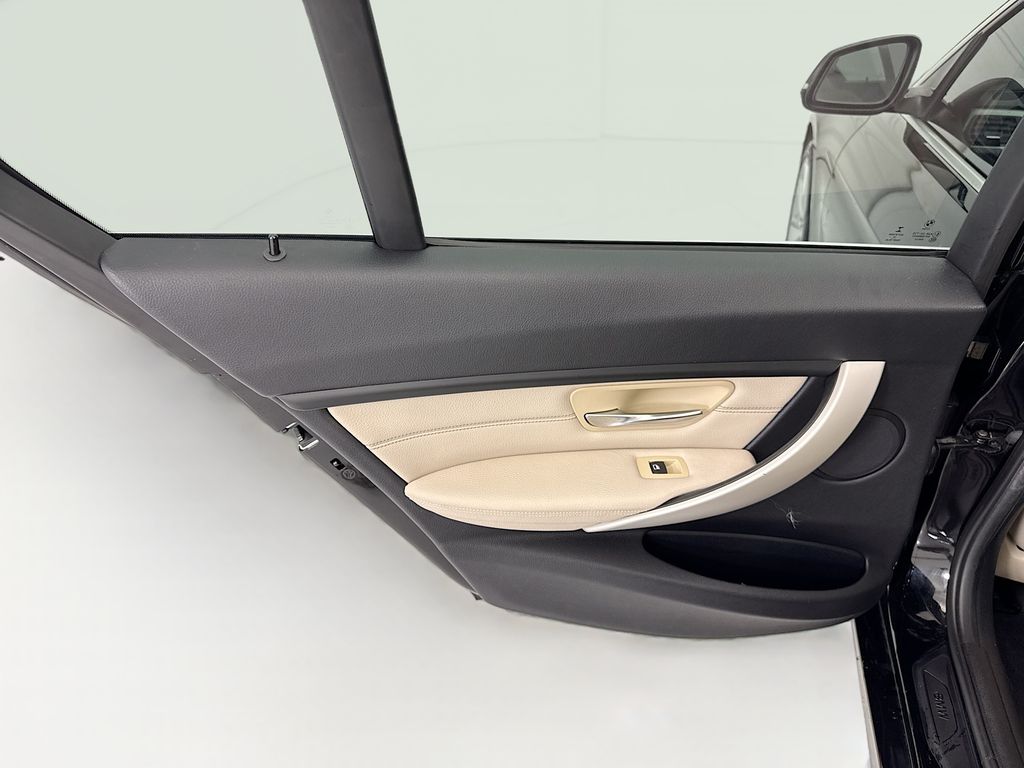 Thumbnail: 2015 BMW 3 Series - 25