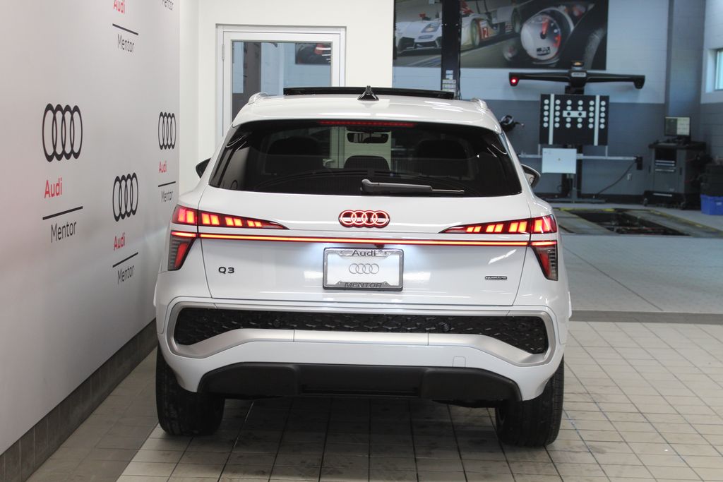 Thumbnail: 2026 Audi Q3 - 5