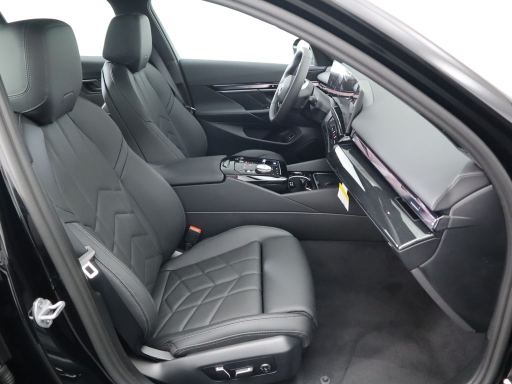 2025 BMW i5 eDrive40 21
