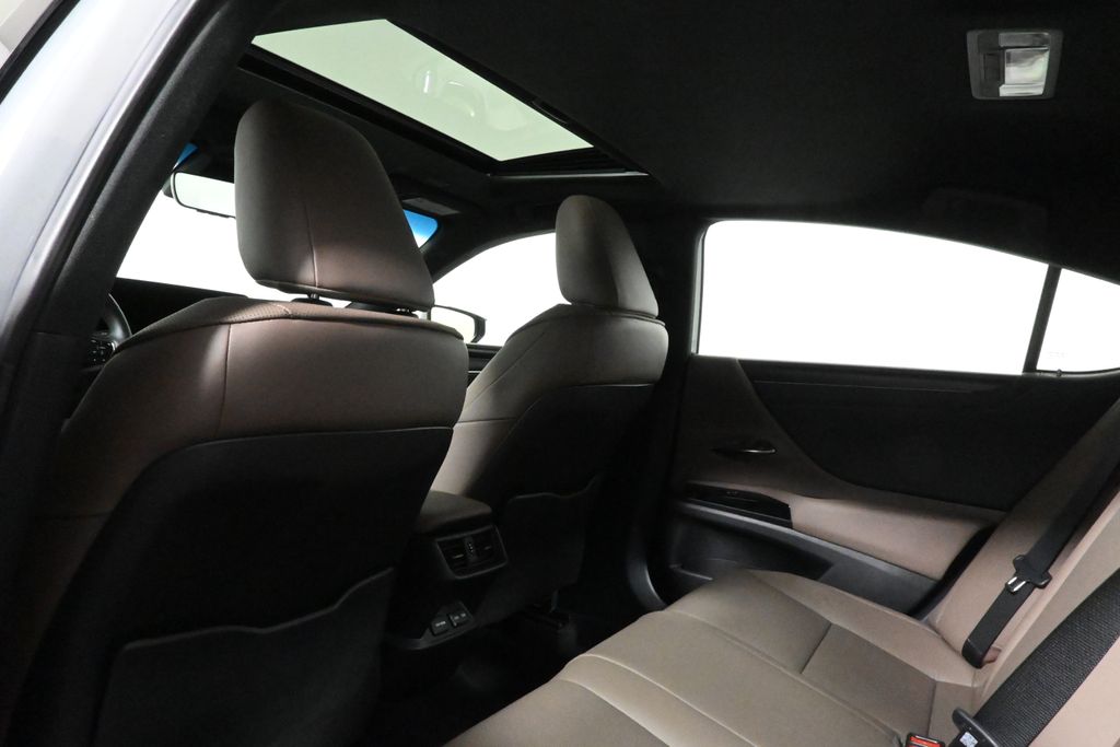 Thumbnail: 2025 Lexus ES - 32