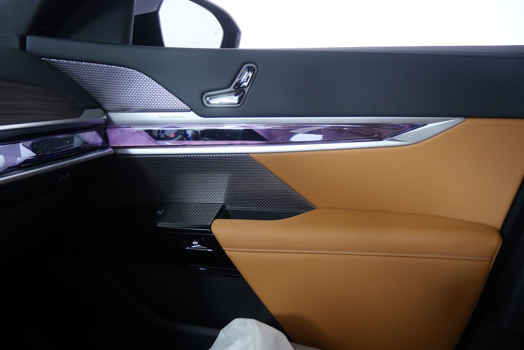Thumbnail: 2025 BMW 7 Series - 26