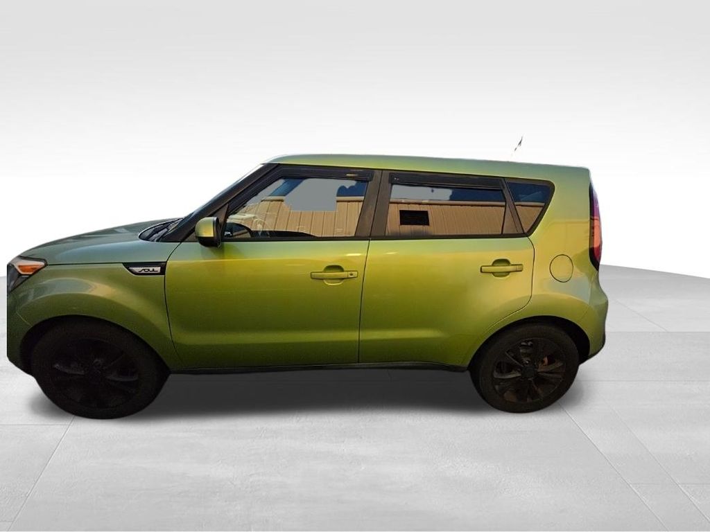 Used 2015 Green Kia Plus image 4