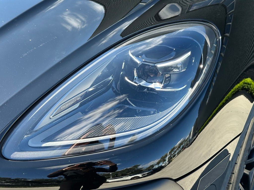 Thumbnail: 2023 Porsche Macan - 13