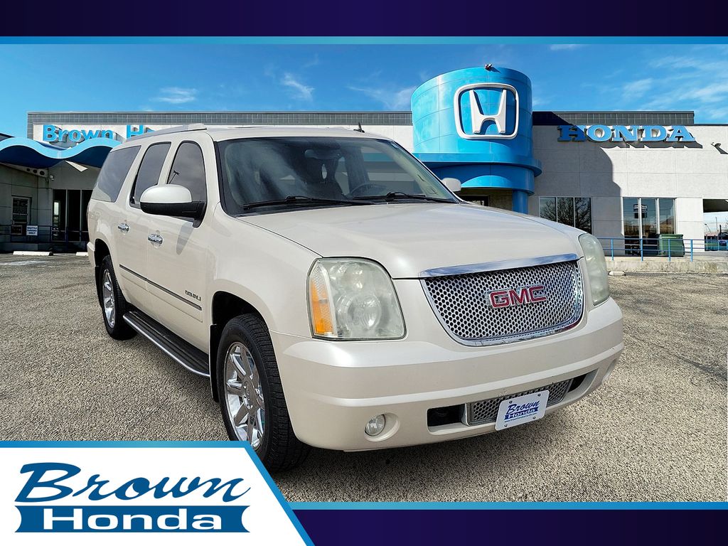 White Diamond Clearcoat 2011 GMC Yukon XL Denali RWD SUV / Crossover 4X2 6-Speed Automatic Overdrive
