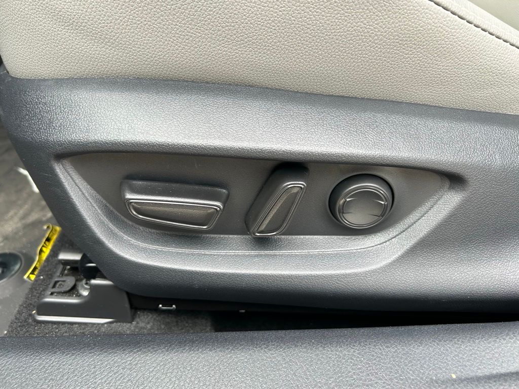 Thumbnail: 2025 Toyota Camry - 16