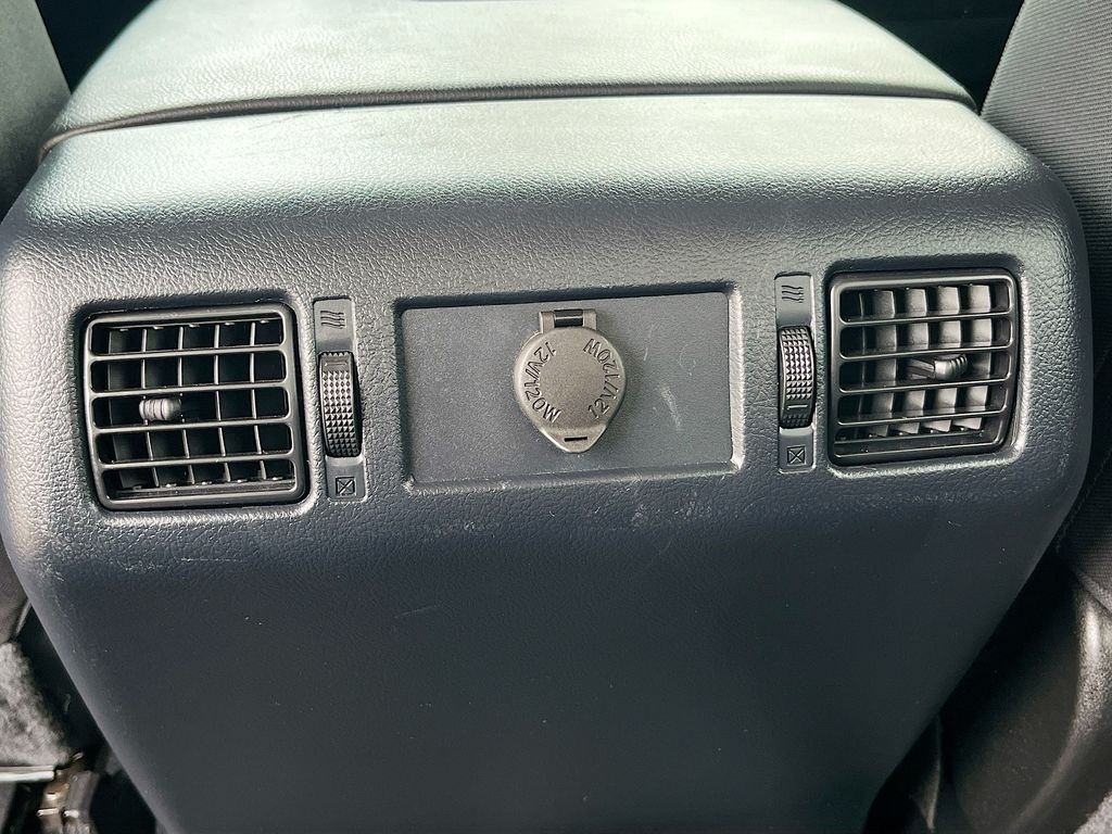 Used 2020 White Toyota SR5 image 25