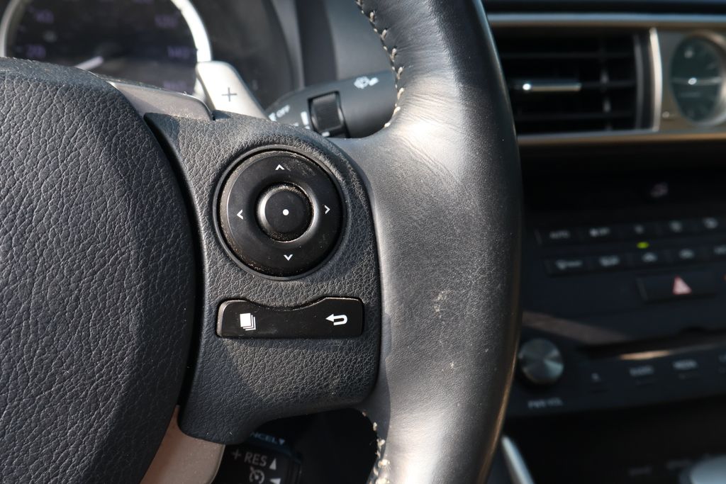 Thumbnail: 2015 Lexus IS - 19