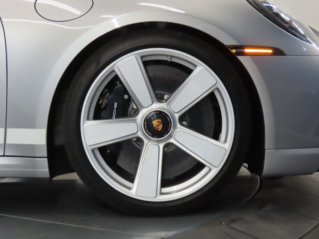 Thumbnail: 2025 Porsche 911 - 11