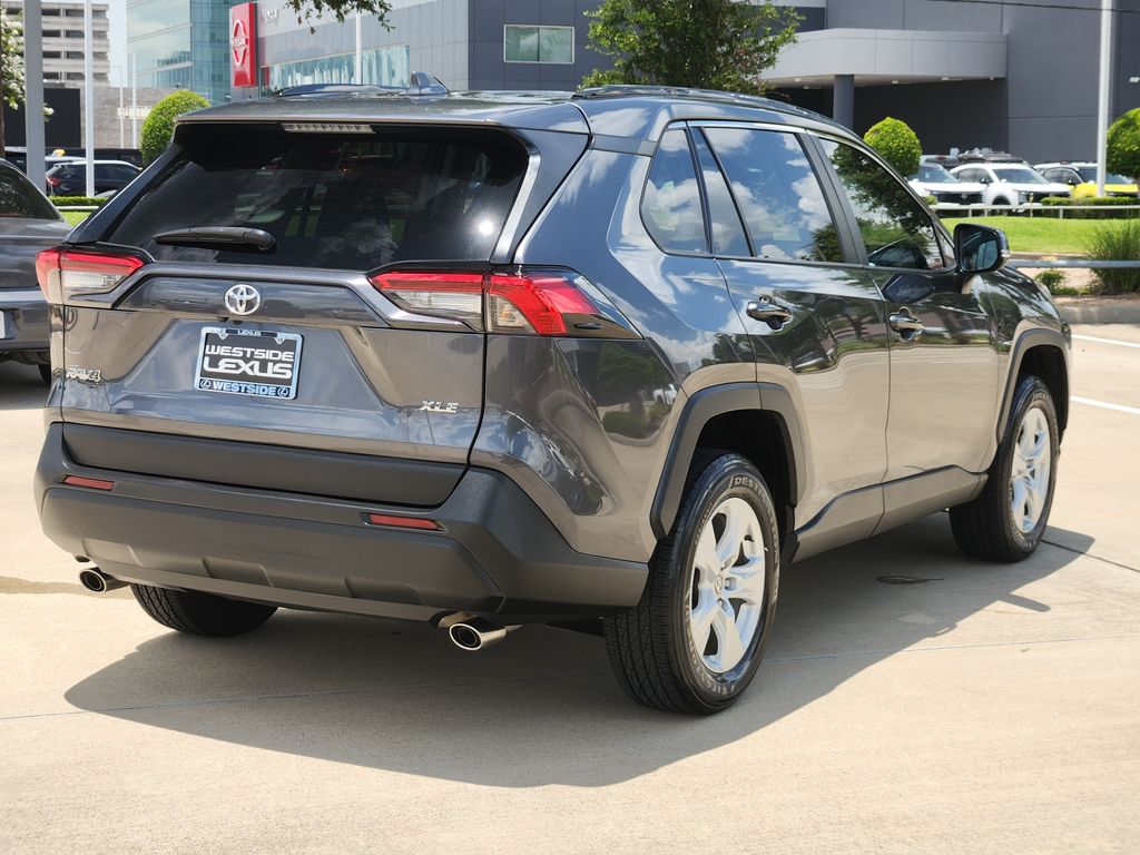 2021 Toyota RAV4 XLE - 5