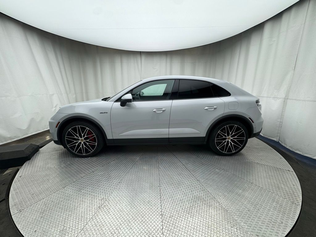 Thumbnail: 2025 Porsche Macan - 2