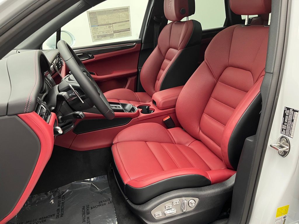 Thumbnail: 2026 Porsche Macan - 5