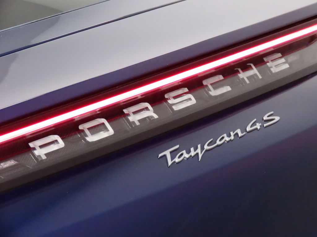 Thumbnail: 2022 Porsche Taycan - 12