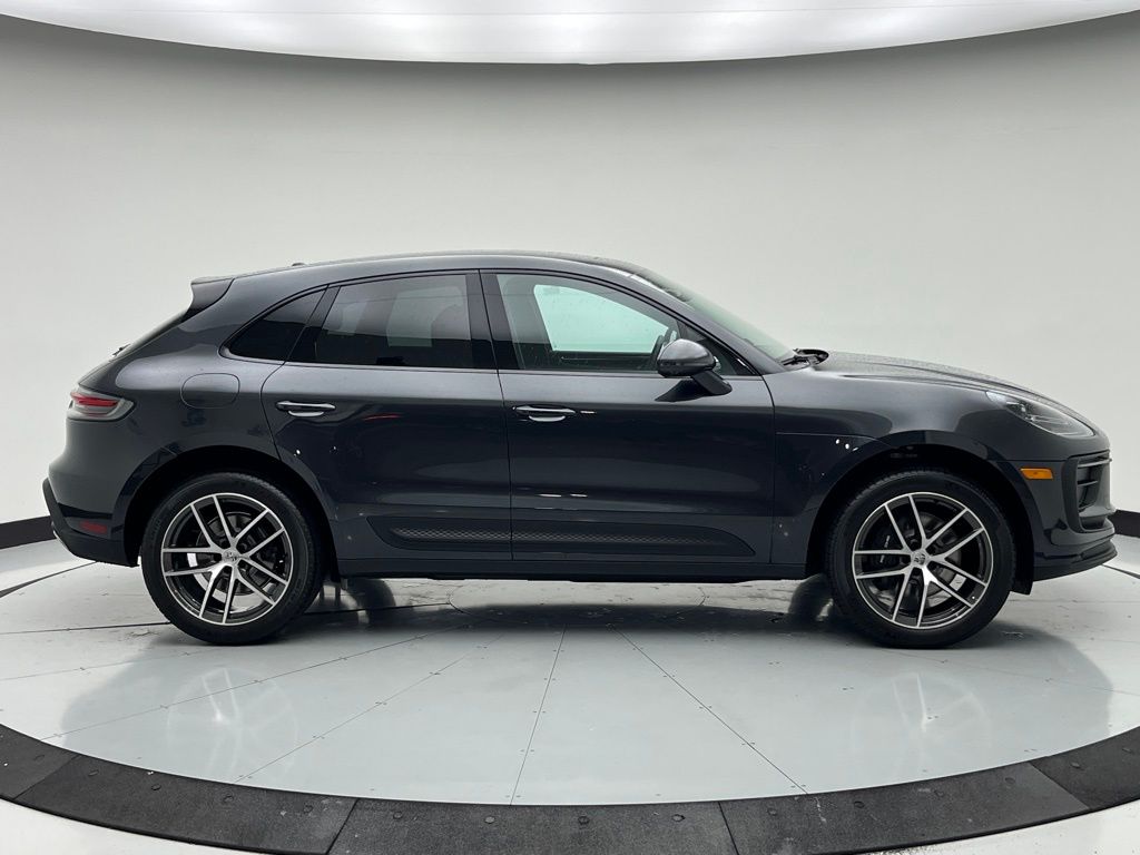 Thumbnail: 2025 Porsche Macan - 2