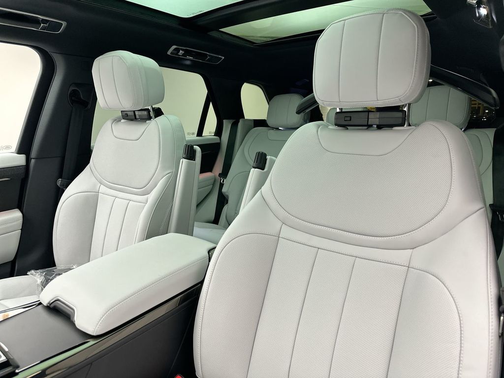 Thumbnail: 2026 Land Rover Range Rover Sport - 10