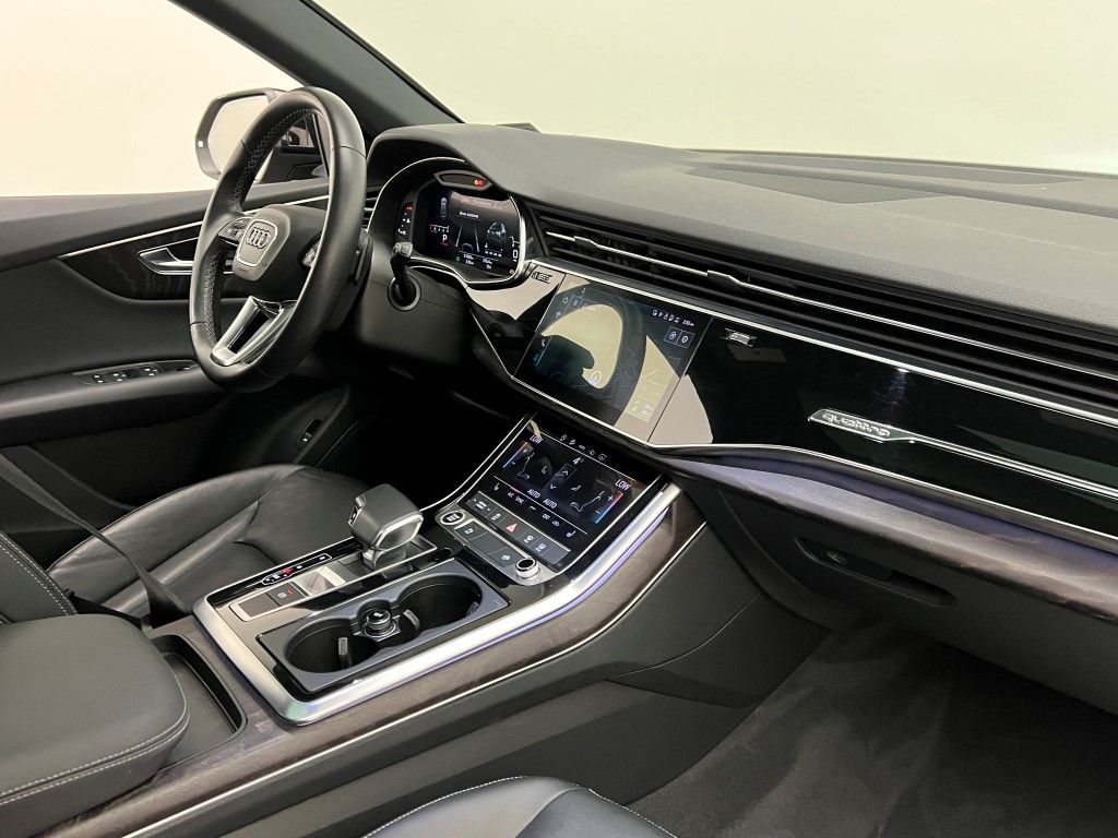Thumbnail: 2021 Audi Q8 - 13