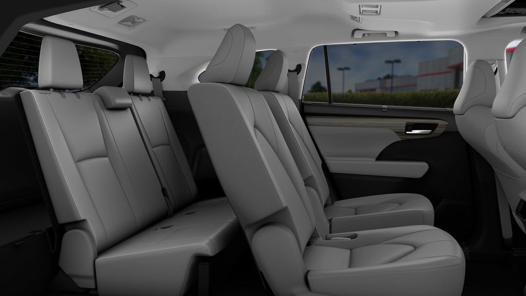 Thumbnail: 2025 Toyota Highlander - 20