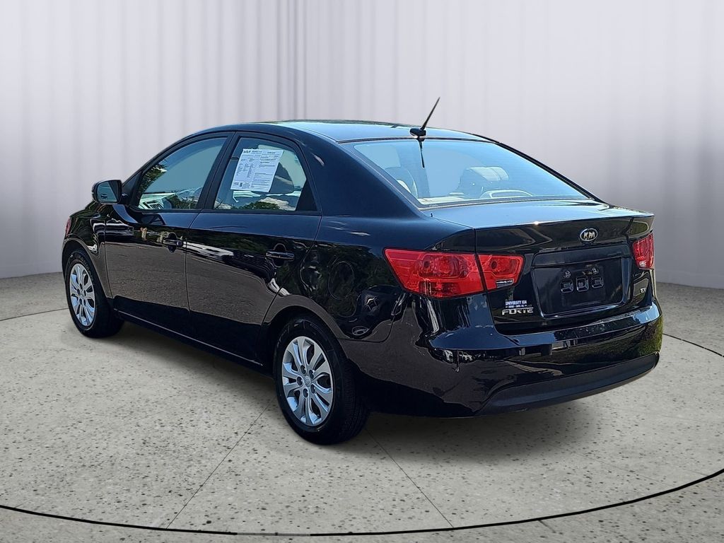 Used 2013 Black Kia EX image 5