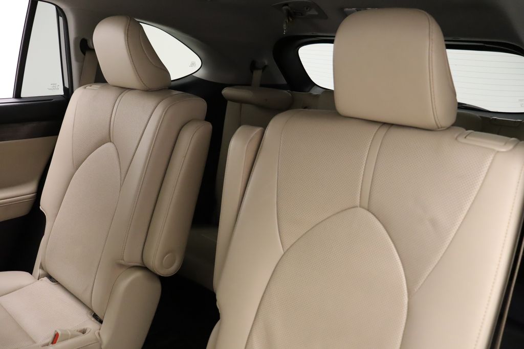 2023 Toyota Highlander Limited 18