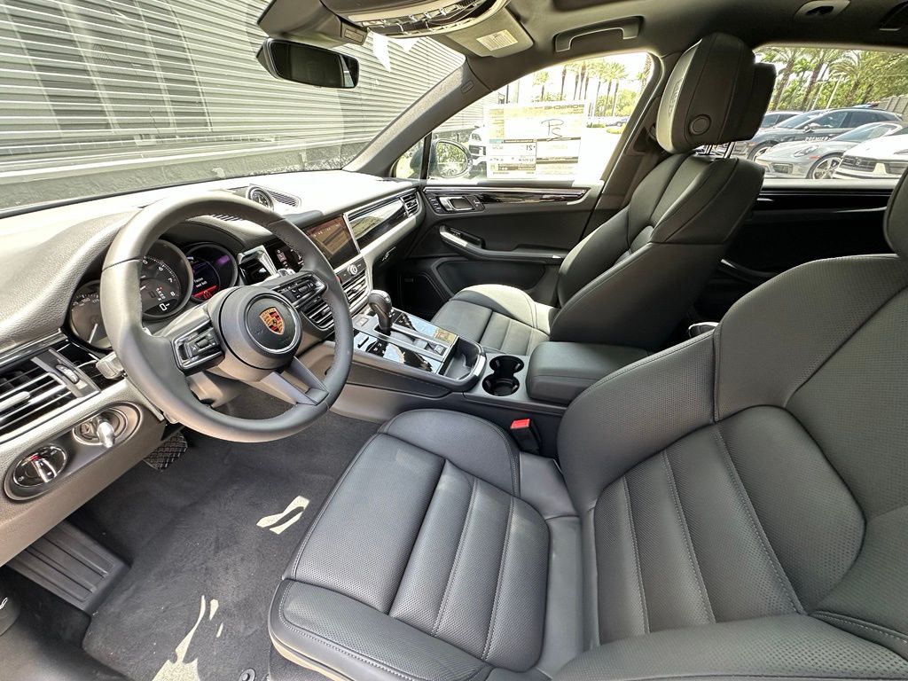 Thumbnail: 2026 Porsche Macan - 4