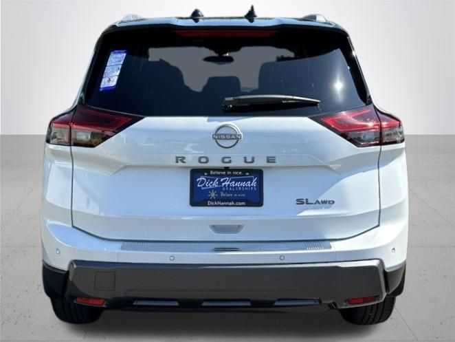 2025 Nissan Rogue SL photo 4