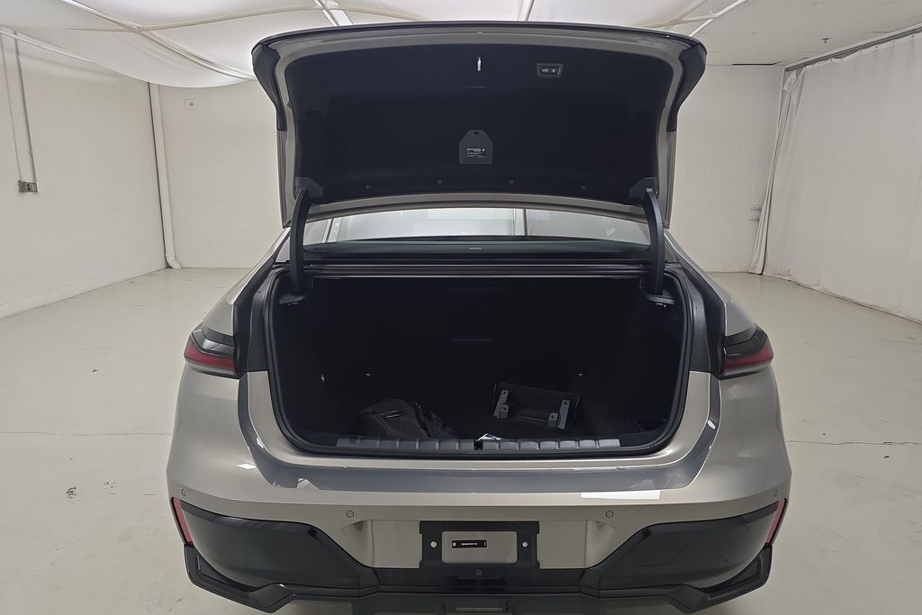 2026 Bmw 750e 750e xDrive photo 27