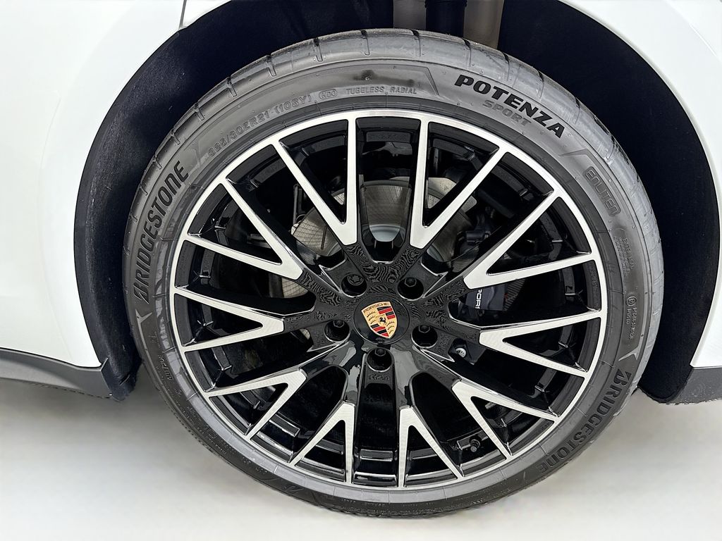 Thumbnail: 2026 Porsche Panamera - 32