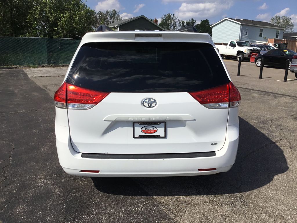 Thumbnail: 2013 Toyota Sienna - 4
